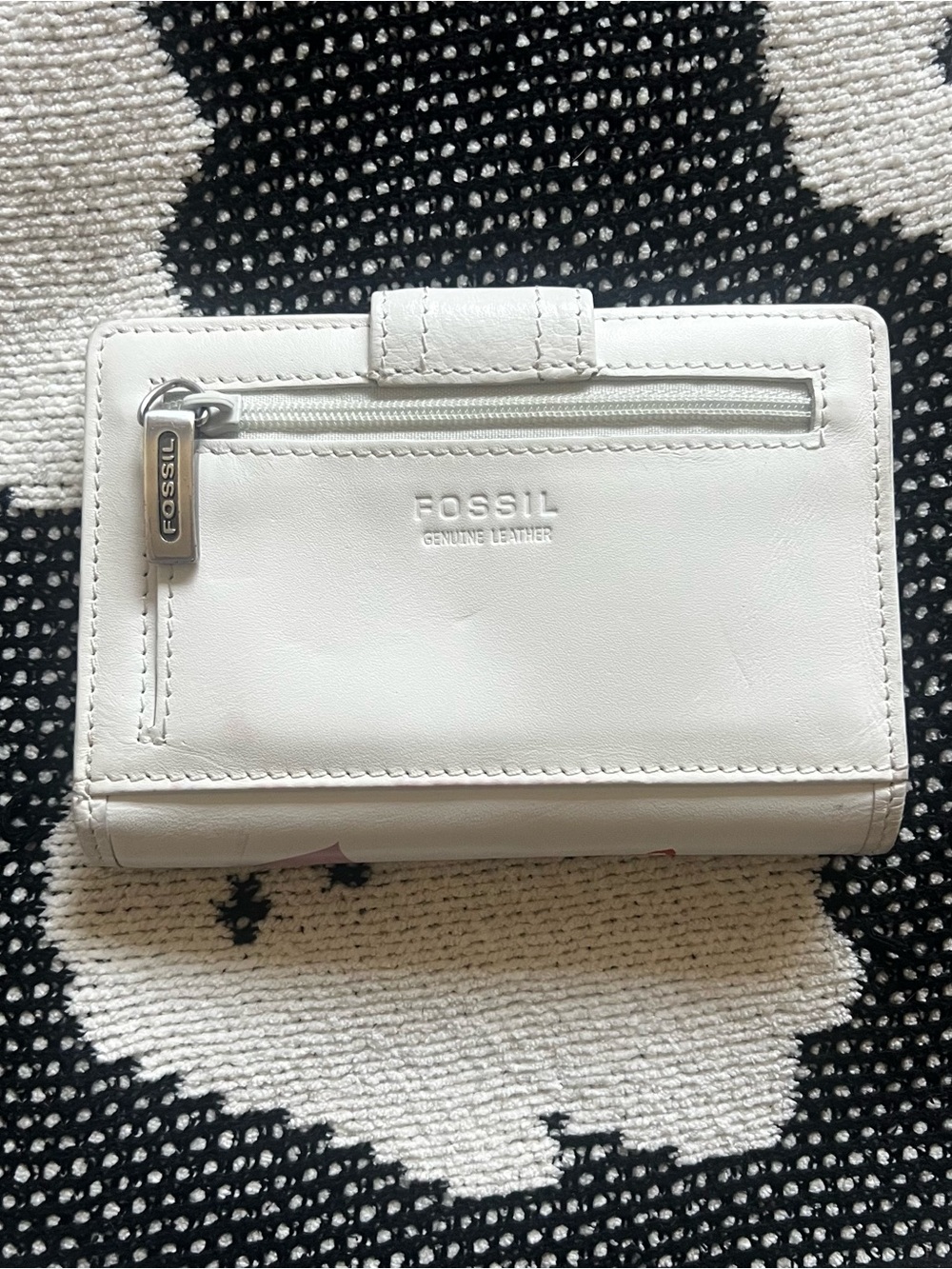 White Fossil Heart Valentine’s Day Wallet - Picture 2 of 4